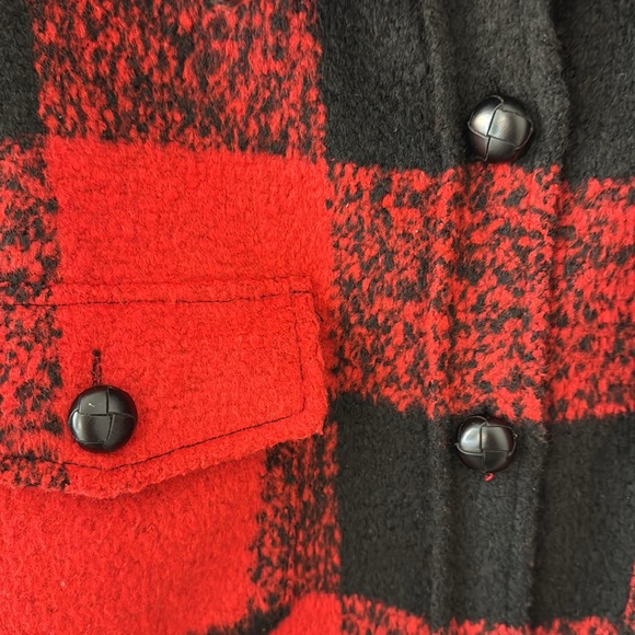 Tuckernuck Pomander jacket large  black red plaid - Picture 2 of 3